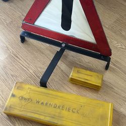 .VINTAGE GERMAN CAUTION TRIANGLE 