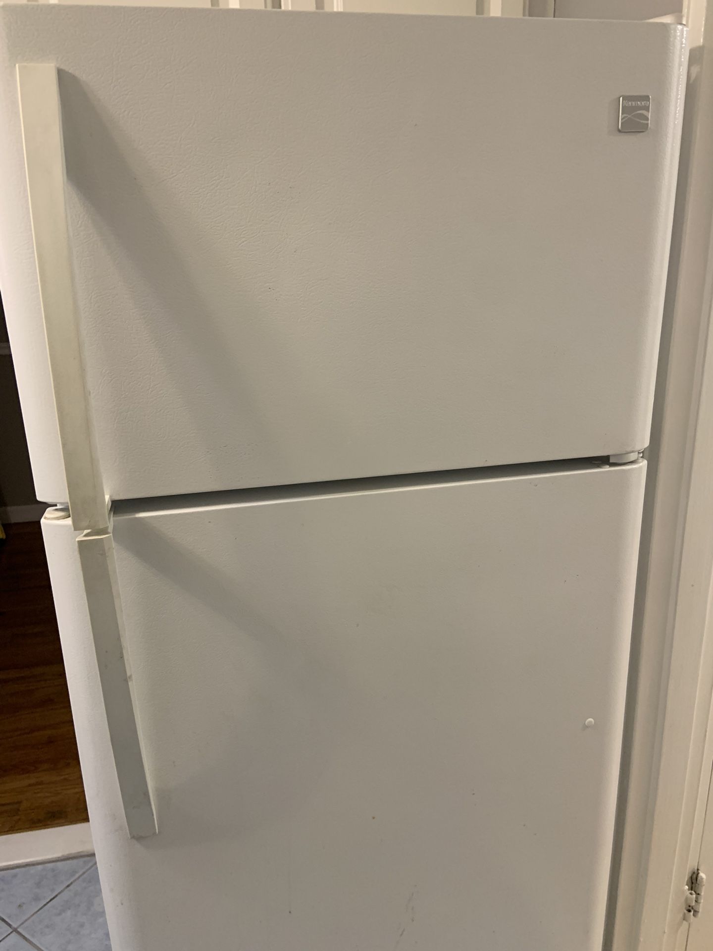 White Top Freezer/ Refrigerator