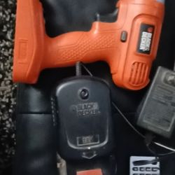 Black N Decker Drill Battey And Charger