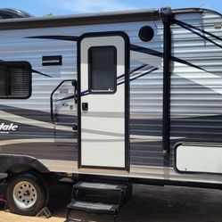 2018 Keystone Sprinter... 23 Feet... 3950 Pounds Empty 