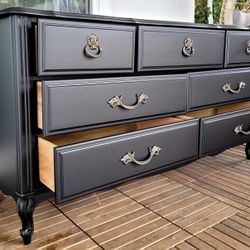 Gorgeous Dresser!!
