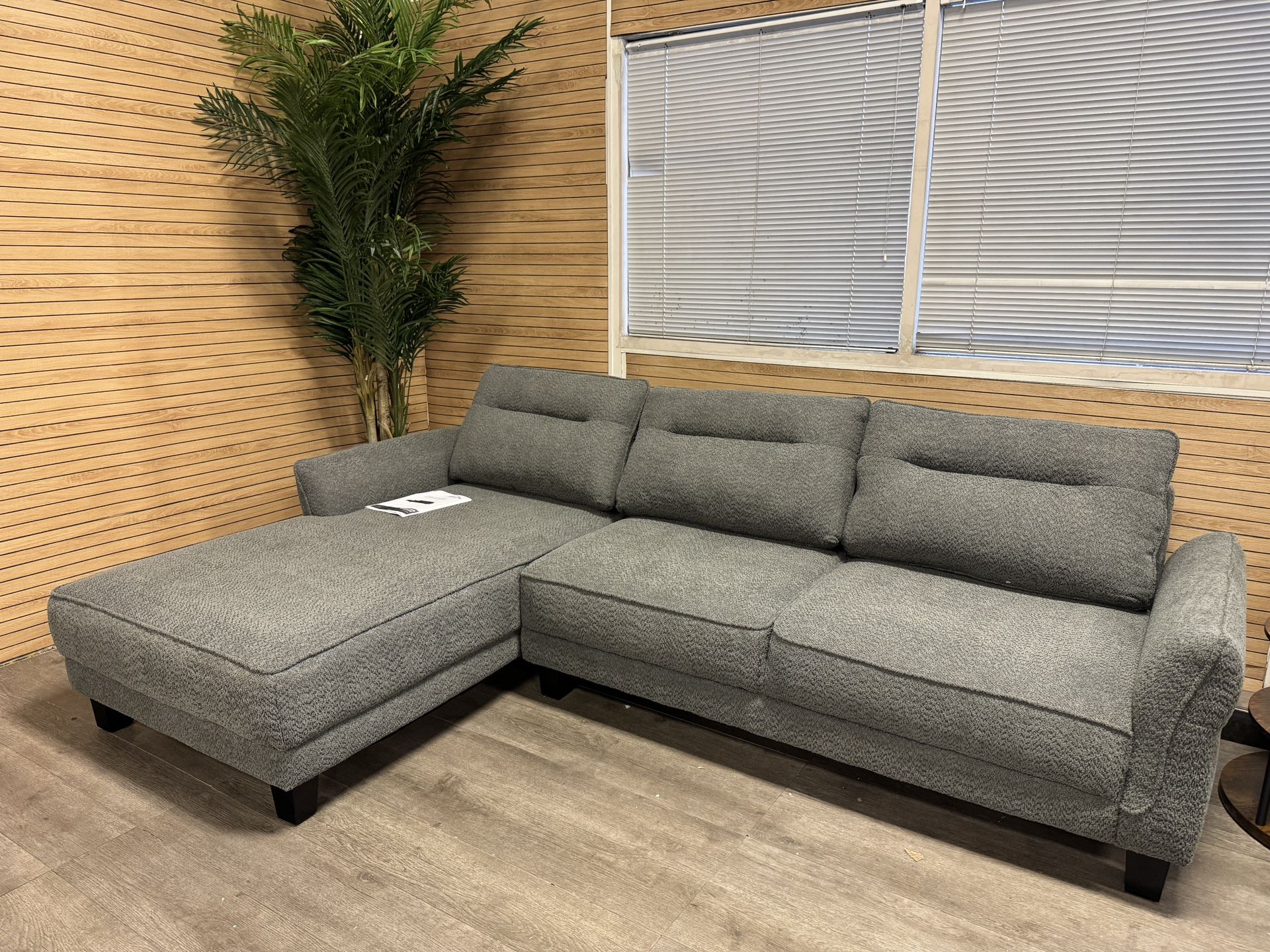 Modern Sectional sofa with Chaise