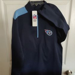 Brand new men's Titan's long sleeve pullover - size medium