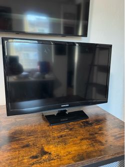 24” Samsung TV (UN24H4500AF)