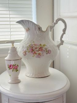 Beautiful vintage shabby cottage style vase and soap canister