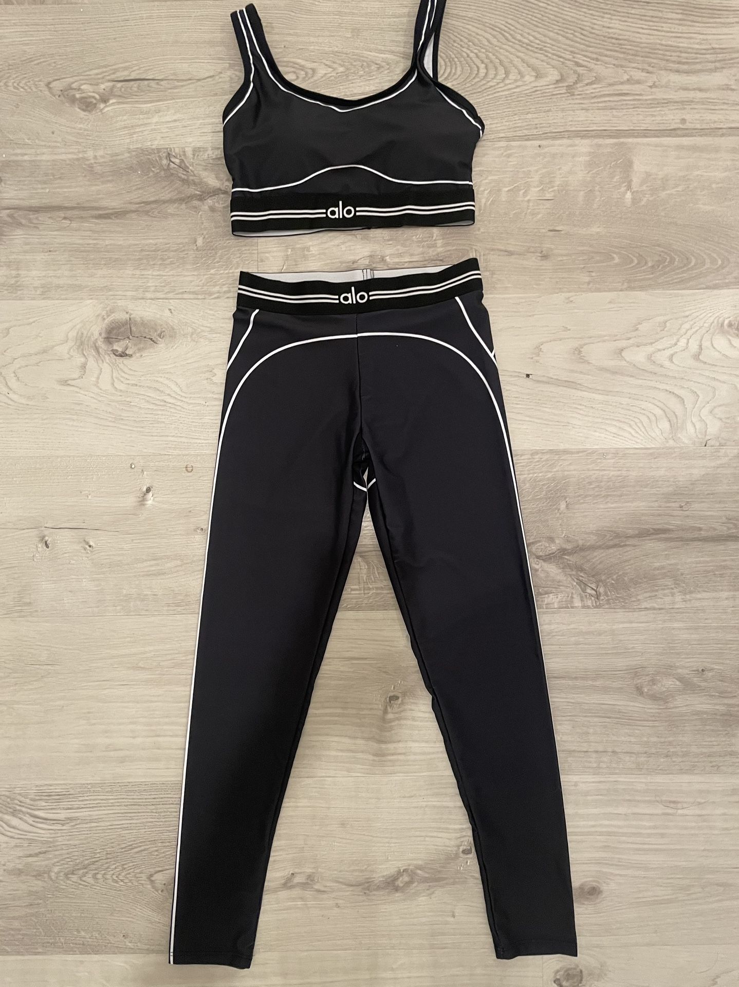 Alo Yoga Black Bra & Leggings Set – Size Small – Brand New