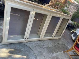 Vendo Gabinete Con Puertas De Vidrio