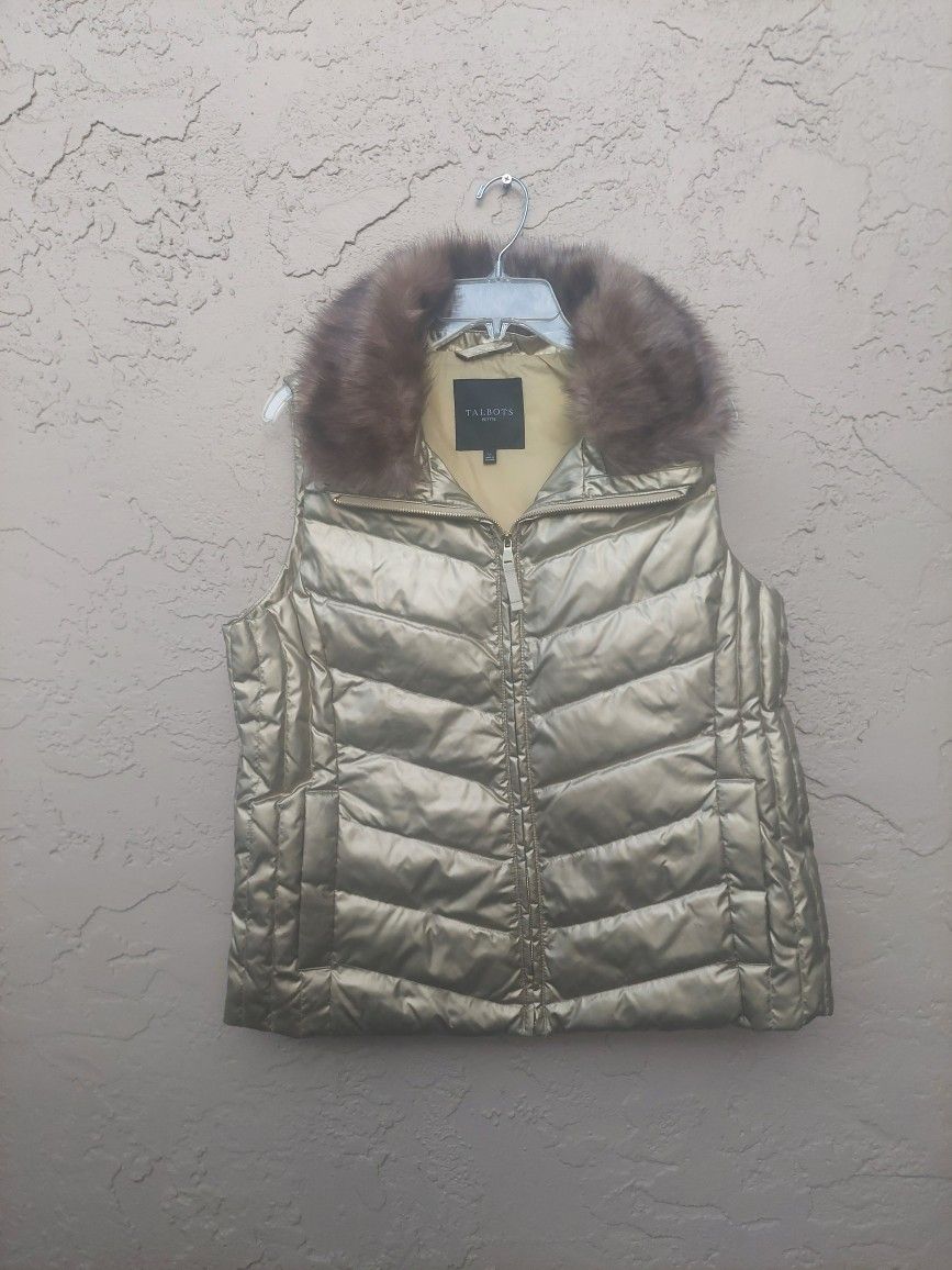 Talbots Puffer Vest Faux Fur Collar
Women's Size Petite L