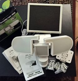 Bright Security light triple head, motion, timer, solar, adjustable no hard wiring