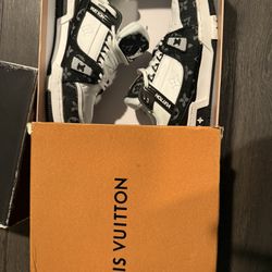 Lv Trainers Size 9