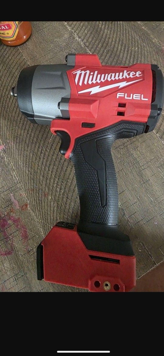 MILWAUKEE 18 VOLT 1/2 INCH BRUSHLESS IMPACT BRAND NEW 