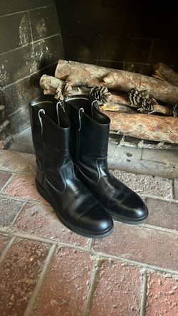 Steel toe boots