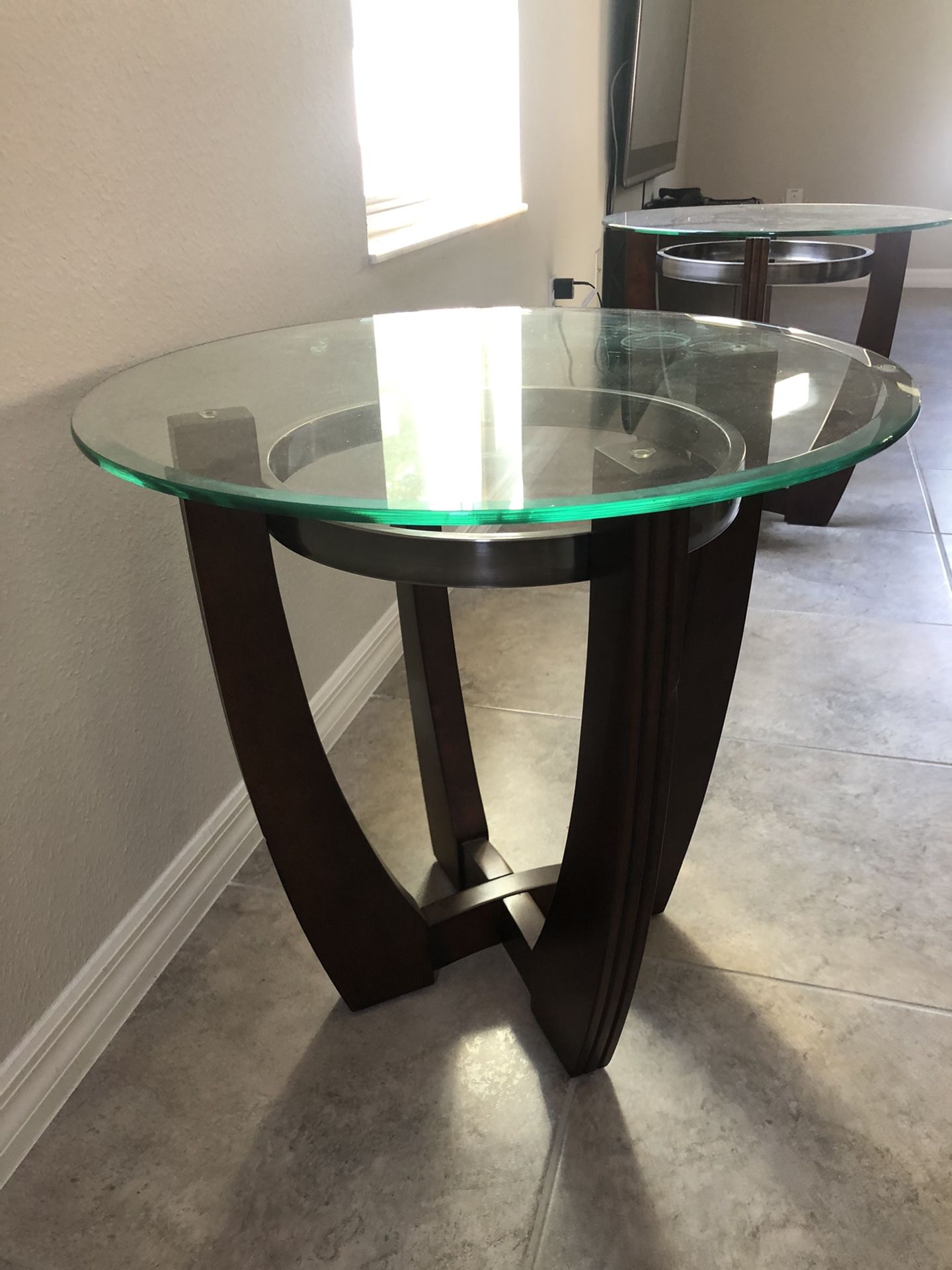 Set of 3 coffee tables.