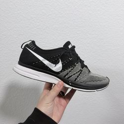 Nike Flyknit Trainer Black And White