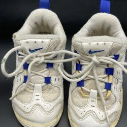 Vintage 90s White Blue Nike Toddler Shoes size 7C (contact info removed)05 142
