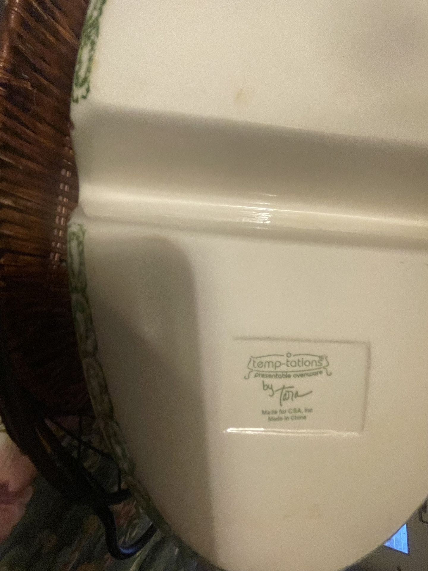 Temp-Tations preservable double ovenware/Wire Wicker Basket Stand