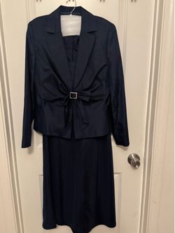 Elegant dress in navy blue color size 8