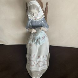 Lladro 4865 Woman Sewing As Is