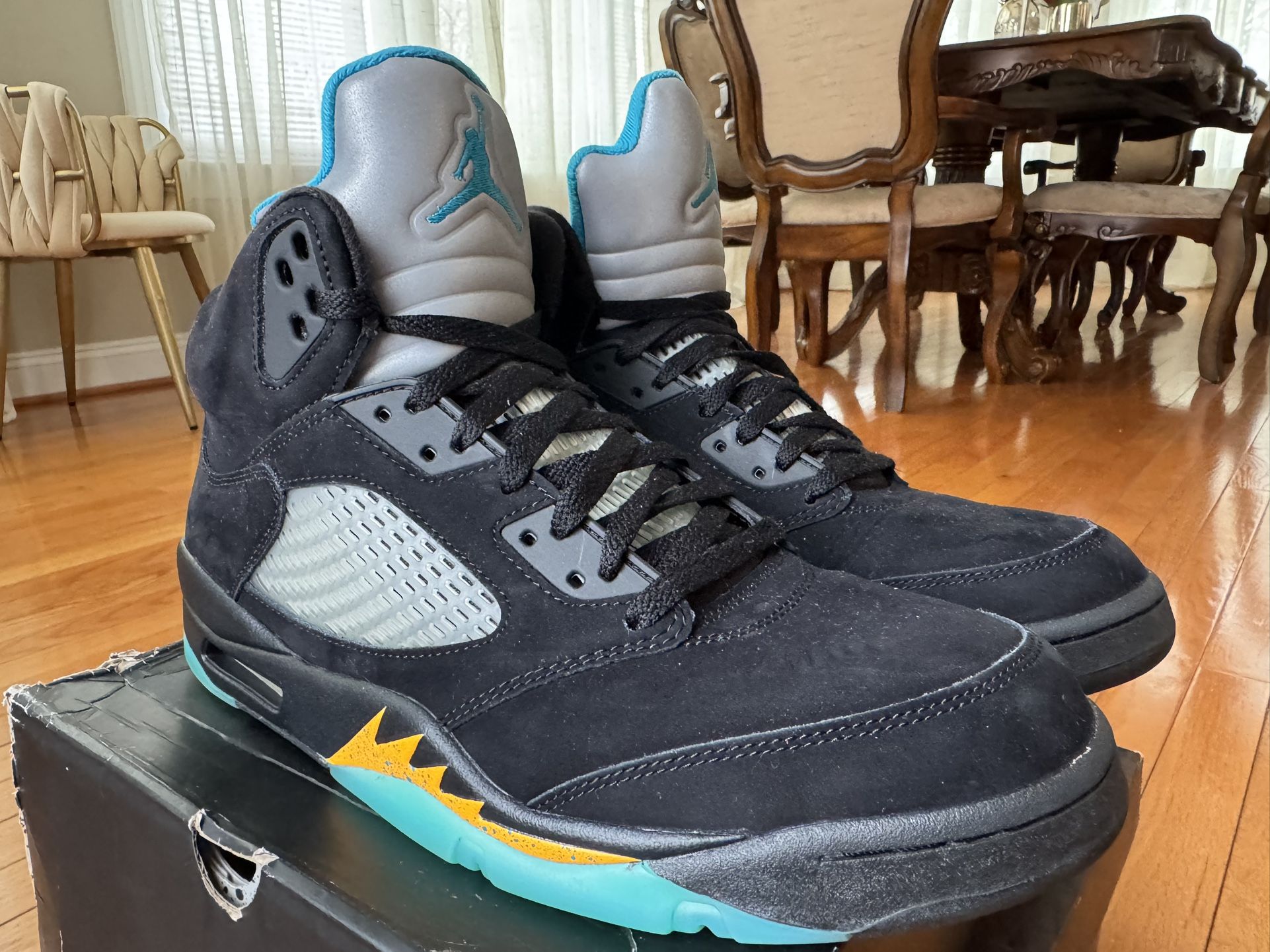 USED AIR JORDAN 5 V RETRO DD0587-047 BLACK/AQUATONE-TAXI NOIR/TAXI SIZE MEN 12