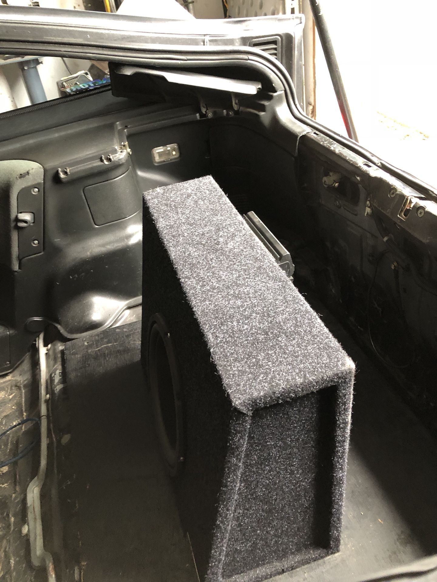 New 10” JL audio Subwoofer in box w/ pioneer amp for Sale in Roy, WA