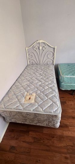 TWIN BEDS