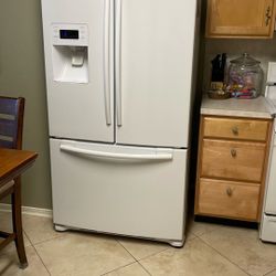 Samsung White Frenchdoor Refrigerator 