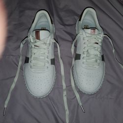 Womens Sneakers Size 10