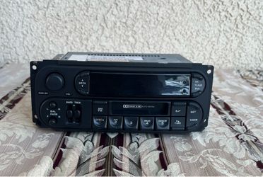 Chrysler Dodge Am /Fm Cassete Radio.