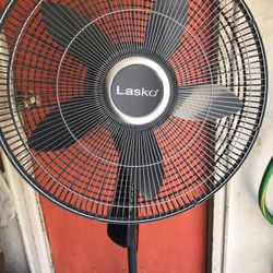 Lasko 16” Electronic Stand Fan for Sale in Queens, NY - OfferUp