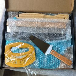 Pizza Making Kit Never Used