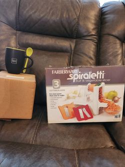 Home Decor and Kitchenware Bundle - Farberware Spiraletti, Signs, Mug