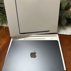 2022 Apple MacBook Air 13" M2 Chip A2681 24GB RAM 1TB • midnight • Excellent