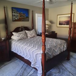 4 Poster Queen Bed