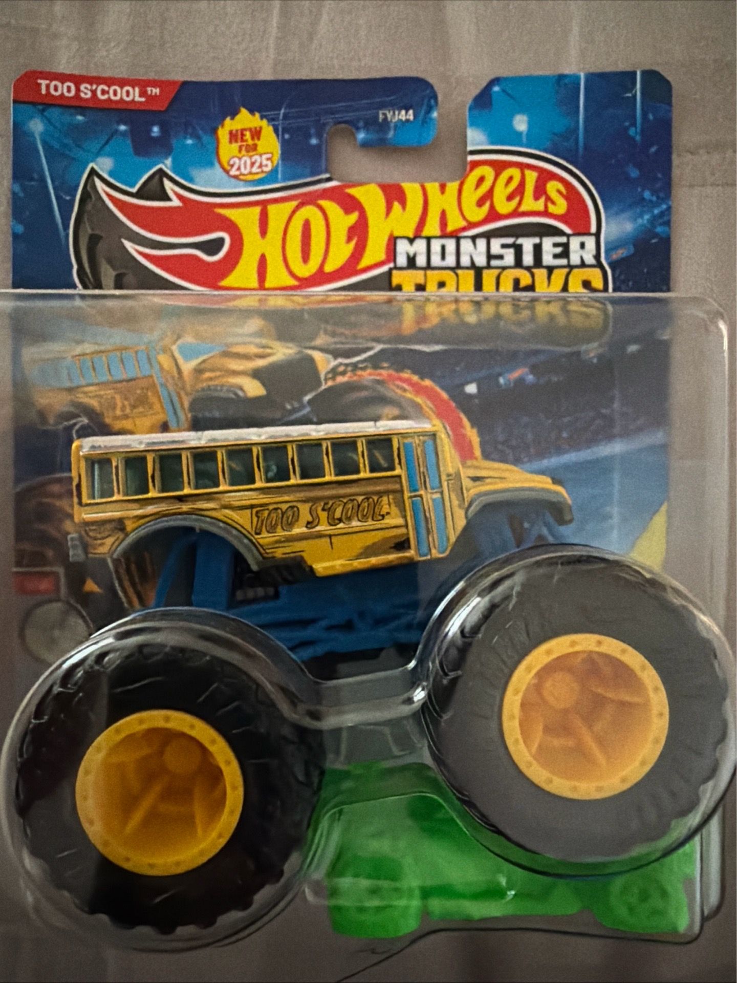 Hot wheels bus truck