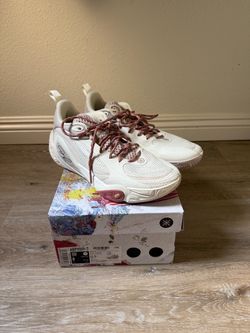 Used men’s size 9 Li Ning Dlo 1