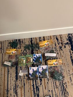 Christmas light bundle and gutter hooks -10 count