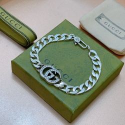A classic  men's and women's same bracelet