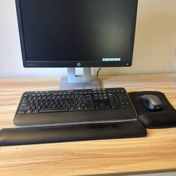 Computer monitors +mouse and keyboard Bluetooth