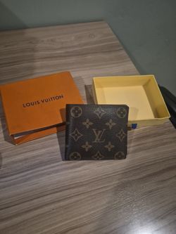 Louis Vuitton Monogram Bifold wallet $285 OBO