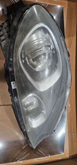 2015-2018 Porsche Macan headlight