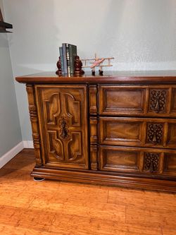 Broyhill Vintage Wooden Credenza Dresser Sideboard Buffet Storage