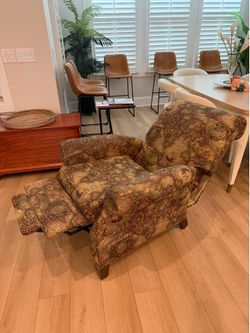 Cloth world tapestry recliner