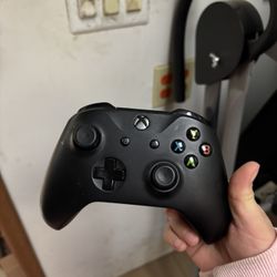 LOW PRICE MOVING- $65 + TAX RETAIL XBOX CONTROLLER 