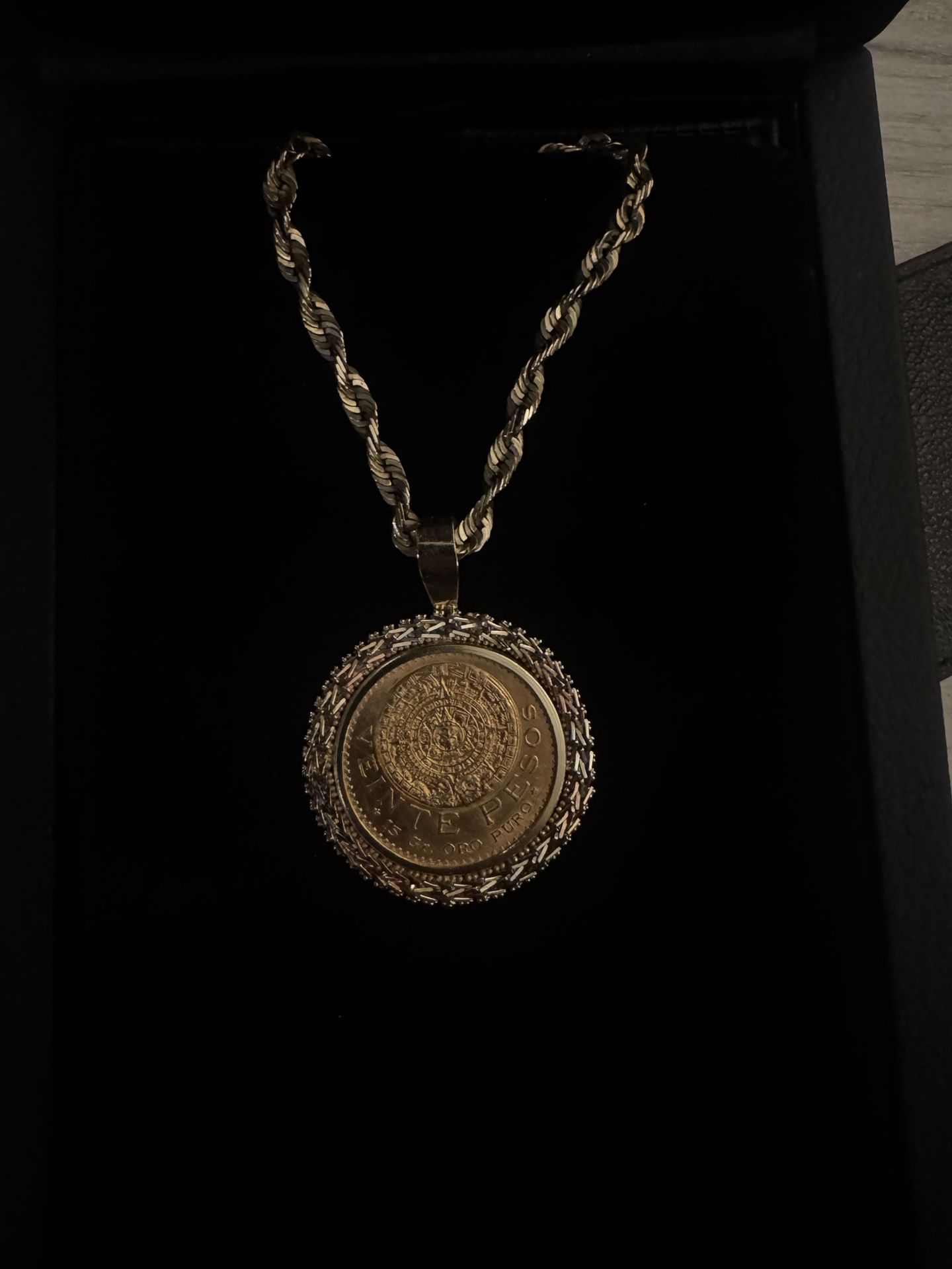 22K Viente Peso Coin 