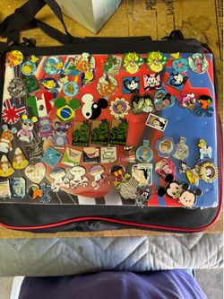 Disney Trading pins lose book 5/18/26