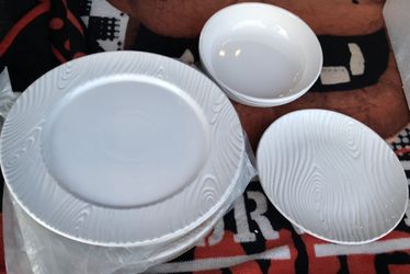 12 PIECE DISH SET