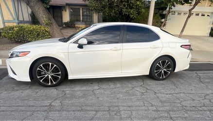 2018 Toyota Camry hybrid like new