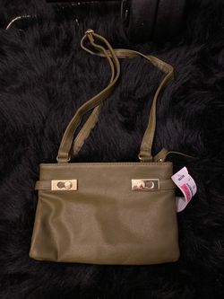 Zipper green purse