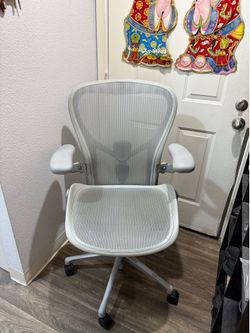 Herman Miller Aeron ( SIZE C ) REMASTER !!