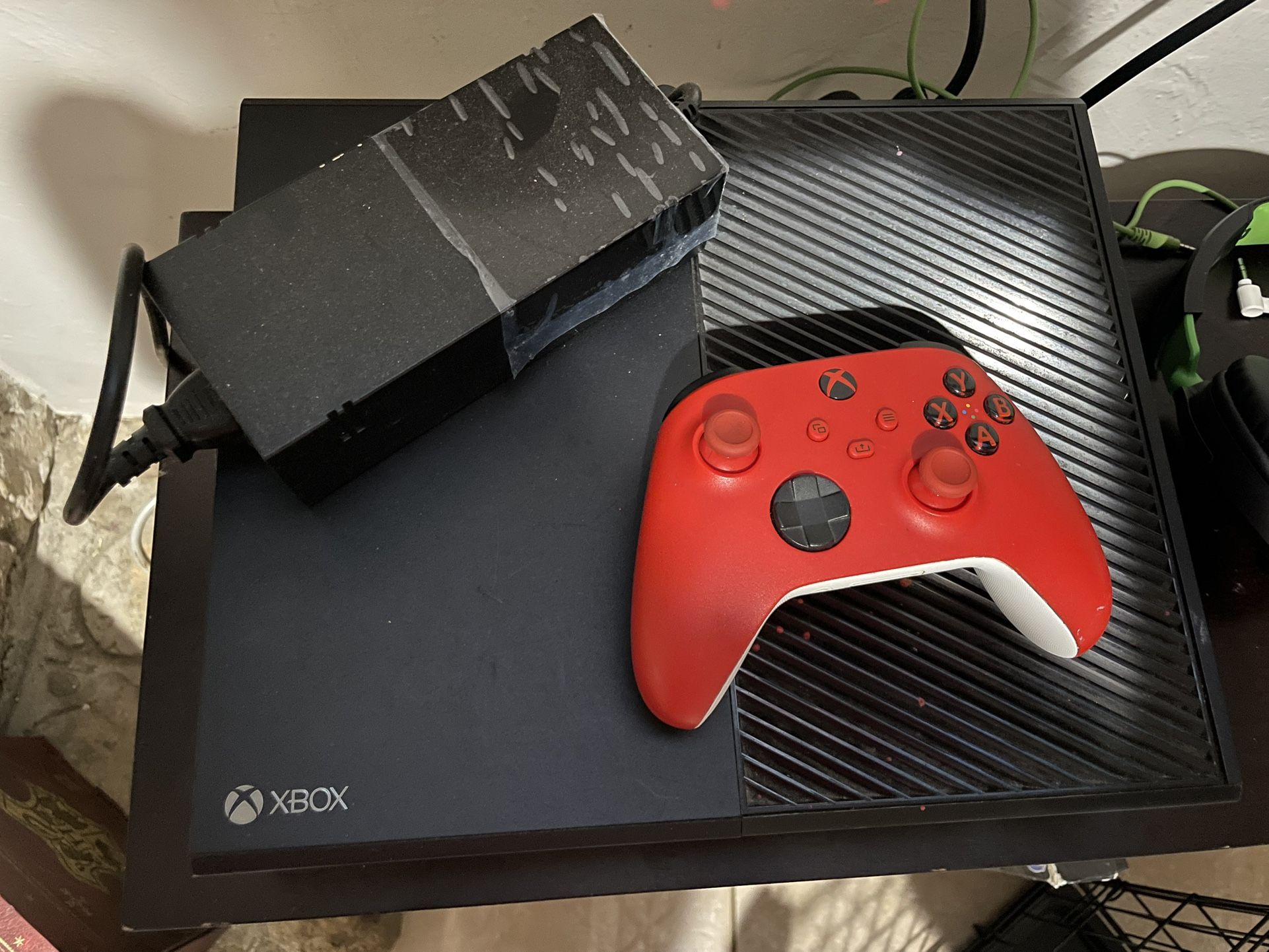 Xbox One With Controller And 10 Games